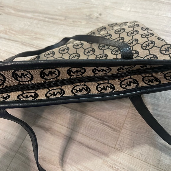 Authentic Large Michael Kors bag - Picture 6 of 16